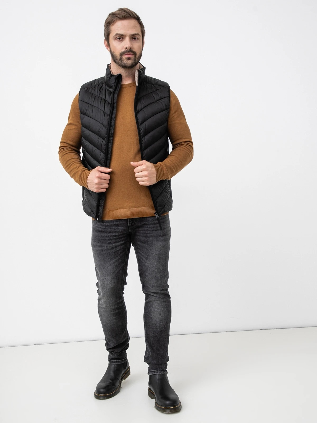 Жилетка lightweight vest 1031473-29999 Tom Tailor M Чорний 1031473-29999
