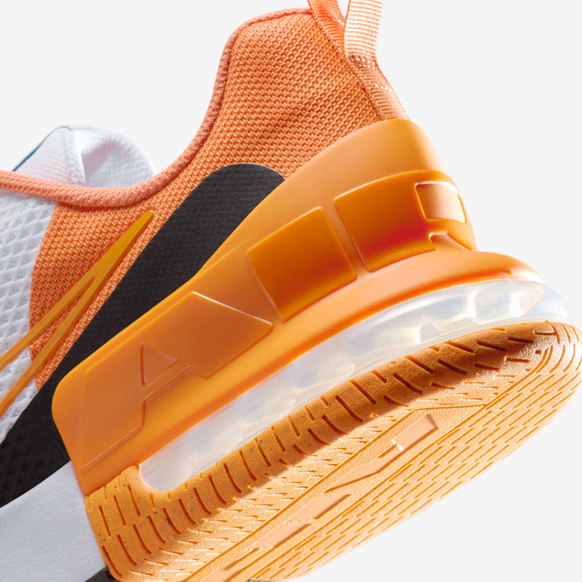 Кросівки Nike M AIR MAX ALPHA TRAINER 6 FQ1833-101