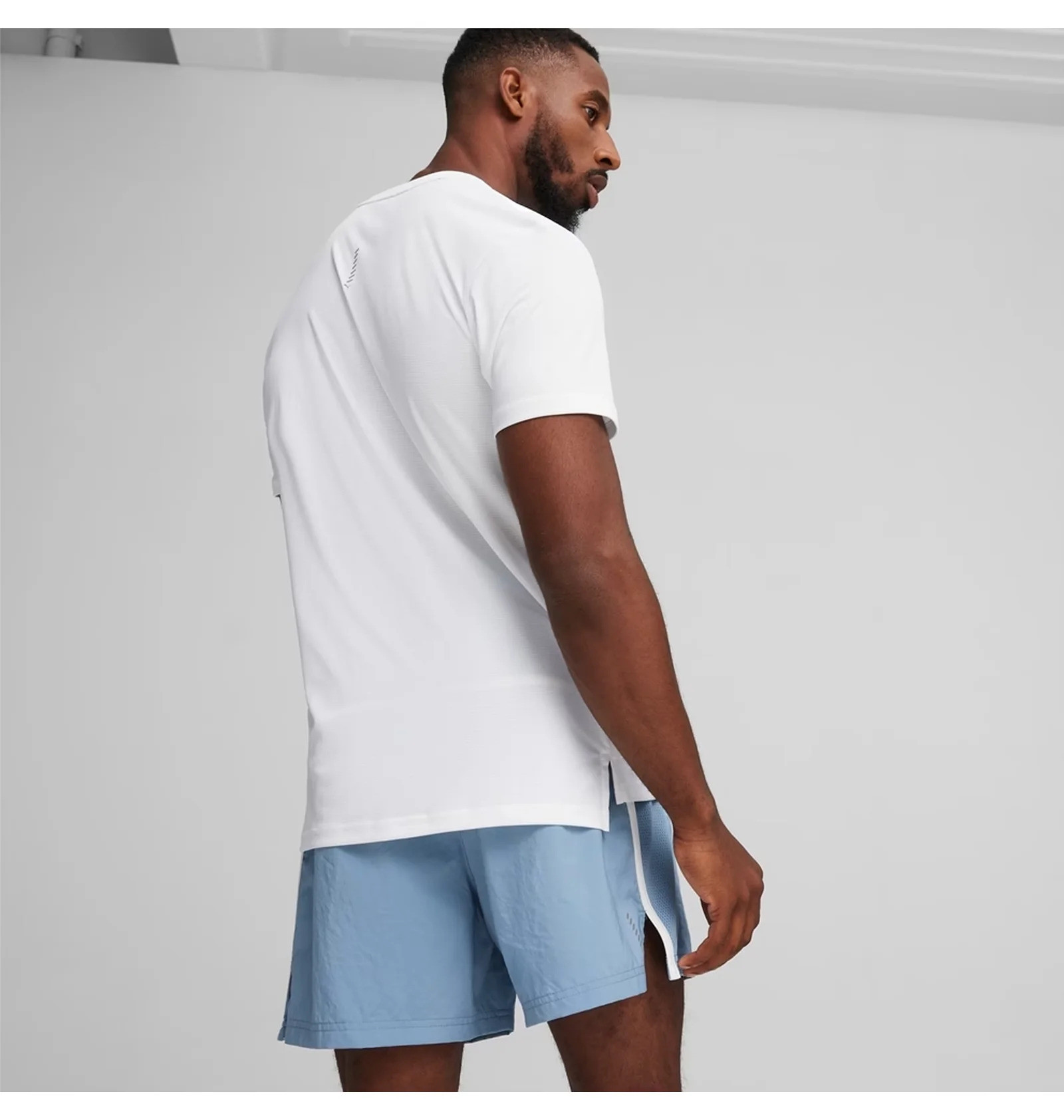 Футболка Puma RUN FASTER ICONS GRAPHIC TEE 525000-02