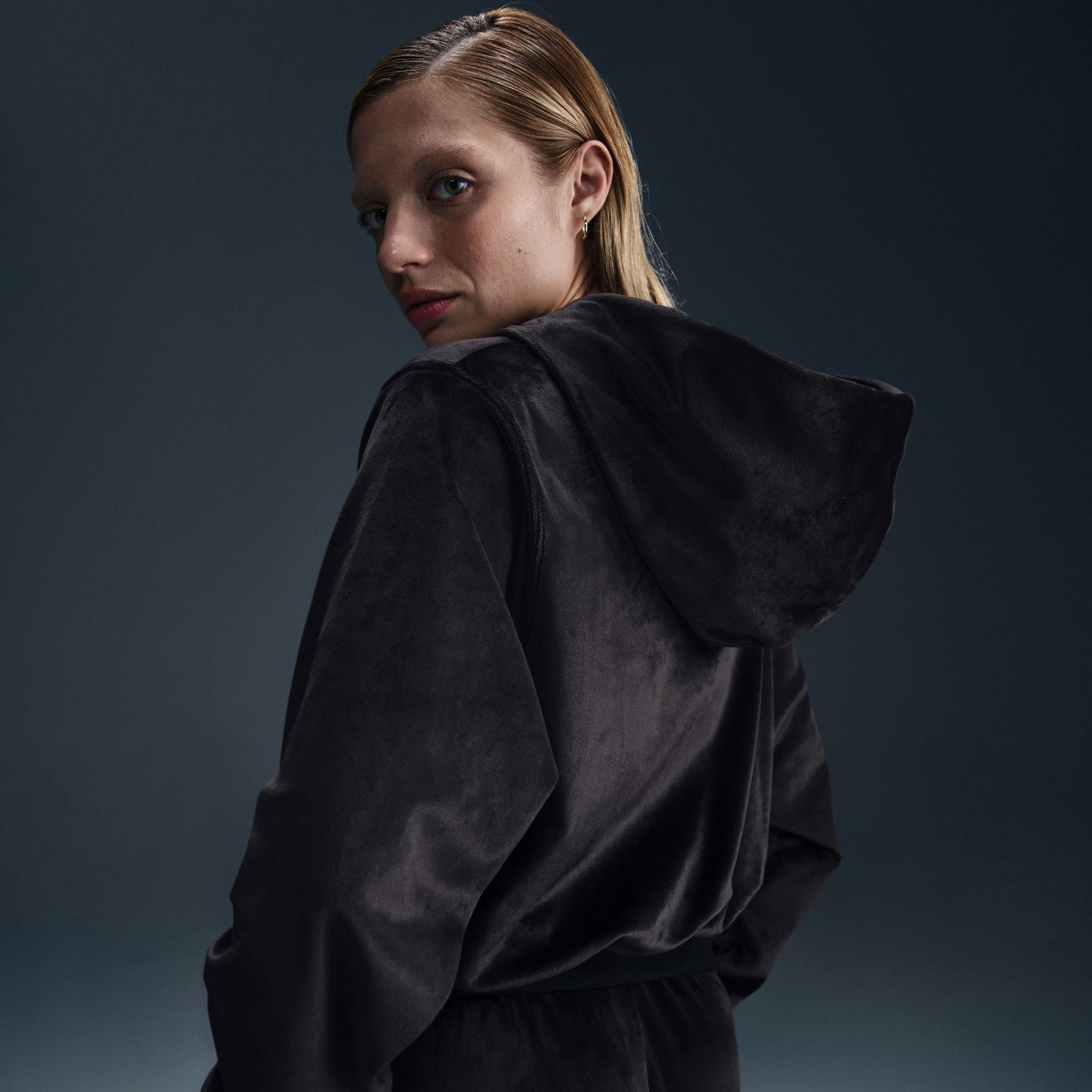 Толстовка жіноча Nike Nsw Chll Vlr Fz Black HJ0954-010