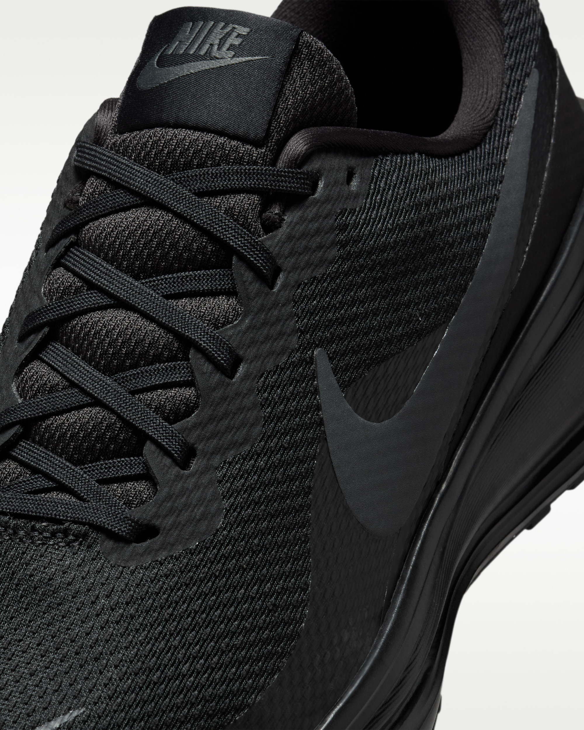 Кросівки Nike REVOLUTION 8 WIDE HQ1996-004