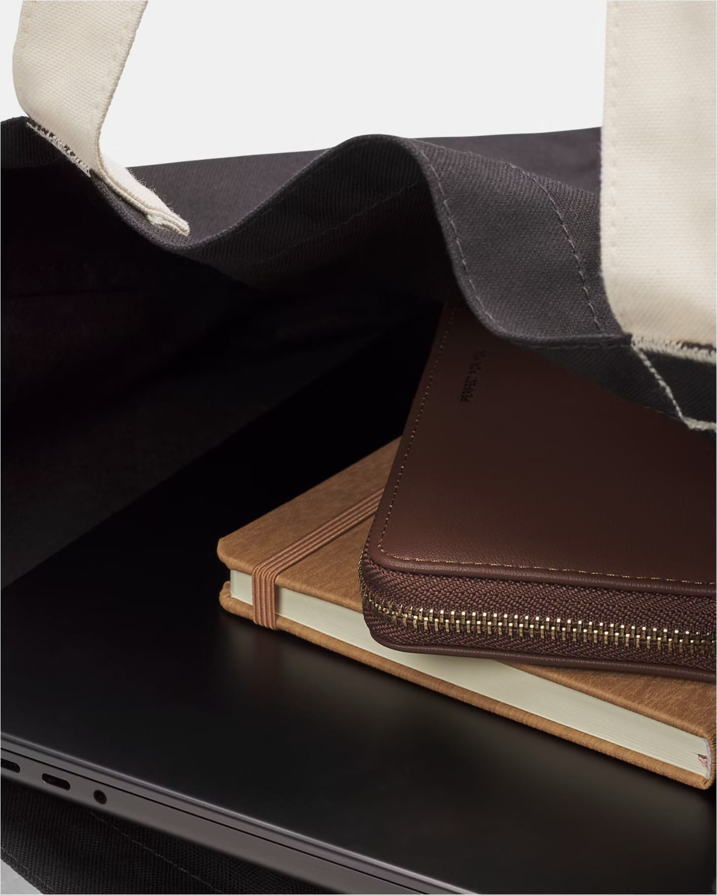 Сумка Under Armour Canvas Tote 20L чорний 43 x 33 x 13,5 см (6001898-004) 6001898-004