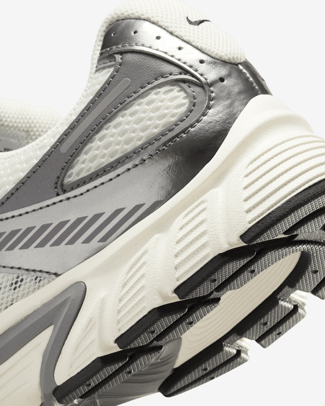 Кросівки Nike V5 RNR HJ5228-009