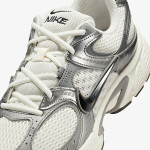 Кросівки Nike V5 RNR HJ5228-009