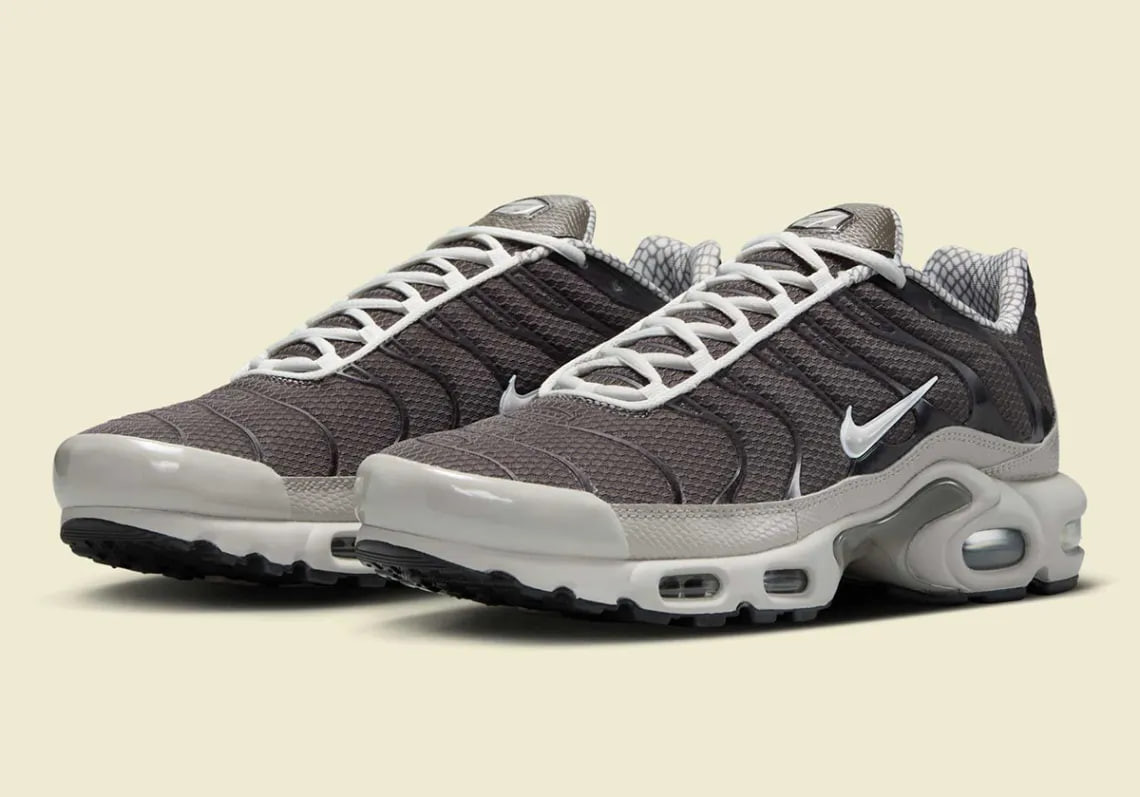 Кросівки Nike AIR MAX PLUS IB7679-200