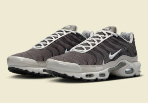 Кросівки Nike AIR MAX PLUS IB7679-200