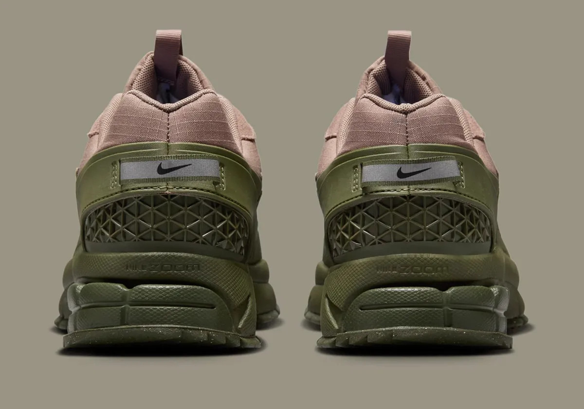 Кросівки Nike Zoom Vomero Roam FV2295-201