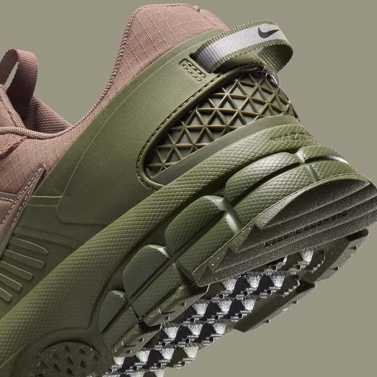 Кросівки Nike Zoom Vomero Roam FV2295-201