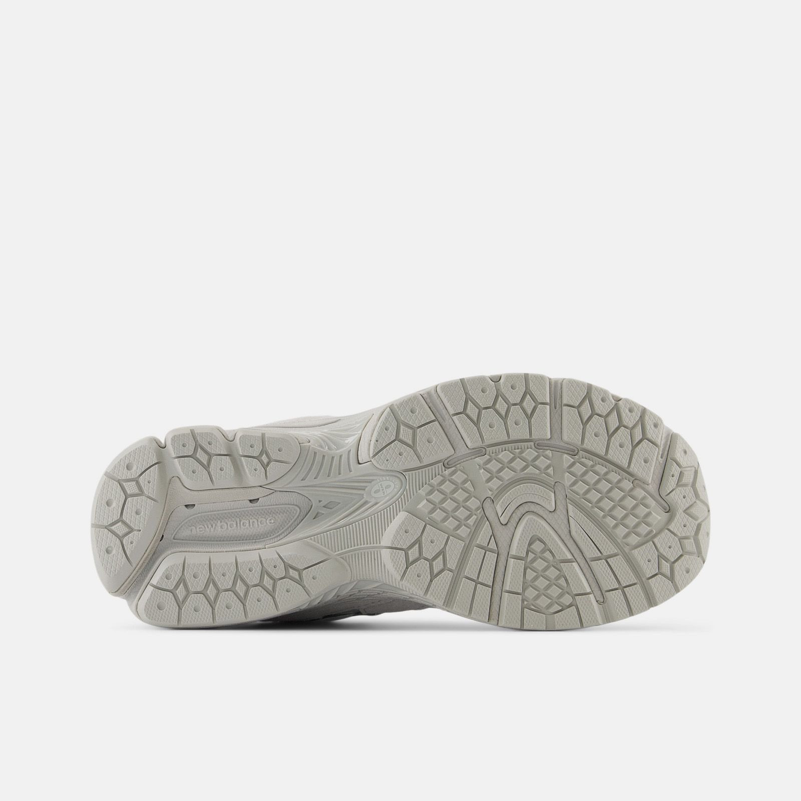Кросівки New Balance 2002R GC2002CC