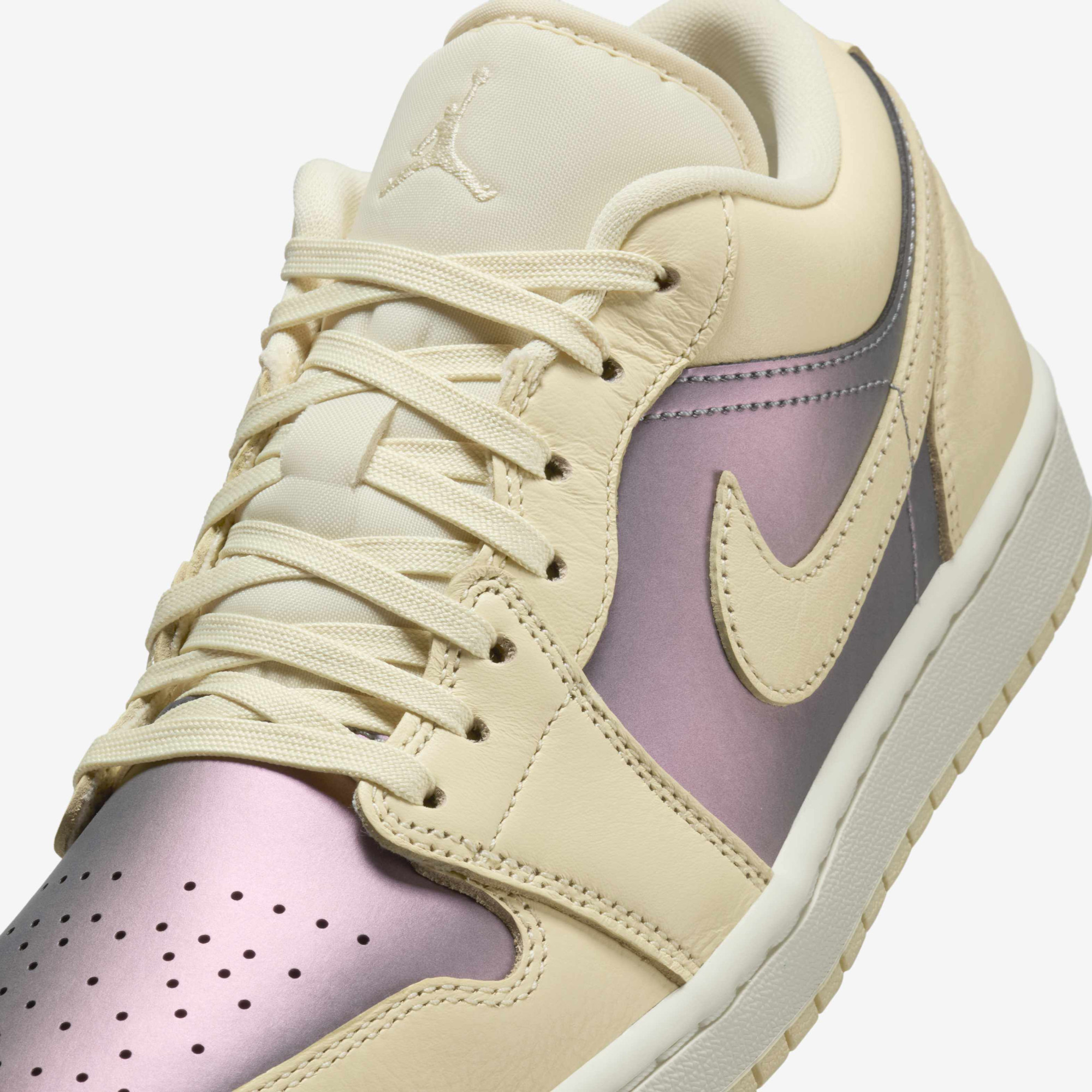 Кросівки W Air Jordan 1 Low Se Muslin Royal Tint Beige IH4110-104