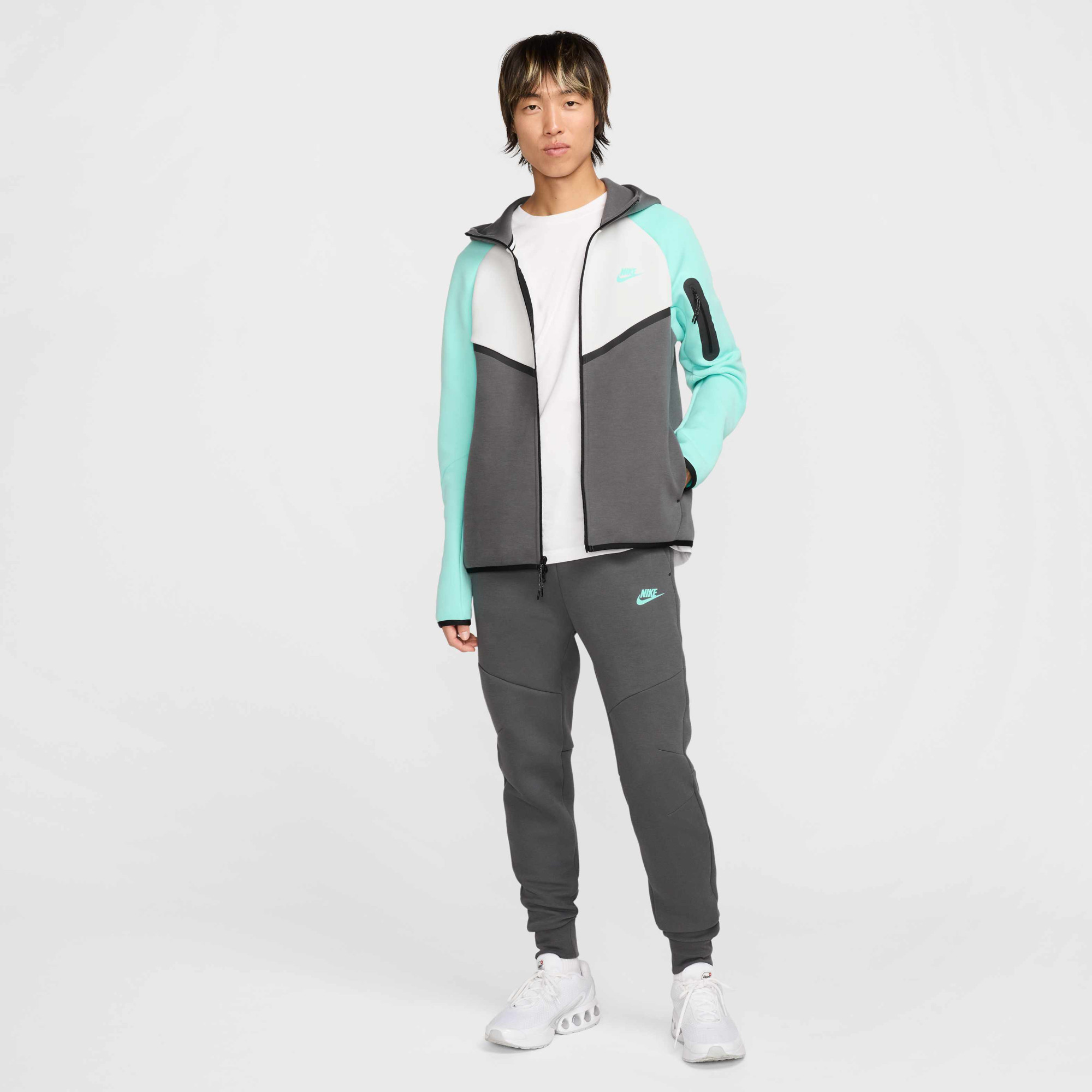 Толстовка Nike M TECH FLC FZ WR HOODIE HV6512-068