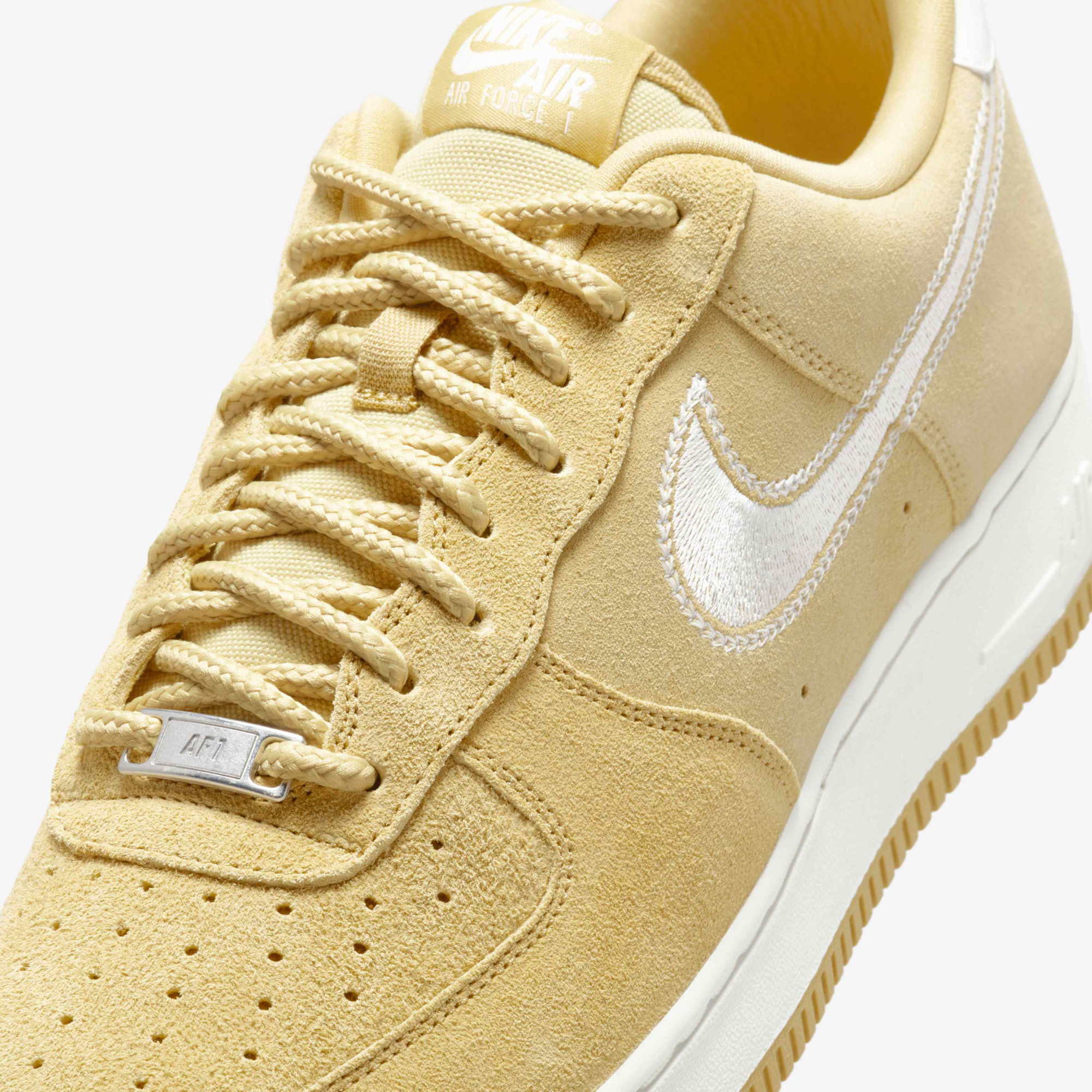Кросівки чоловічі Nike Air Force 1 07 Lv8 Beige HJ4465-700