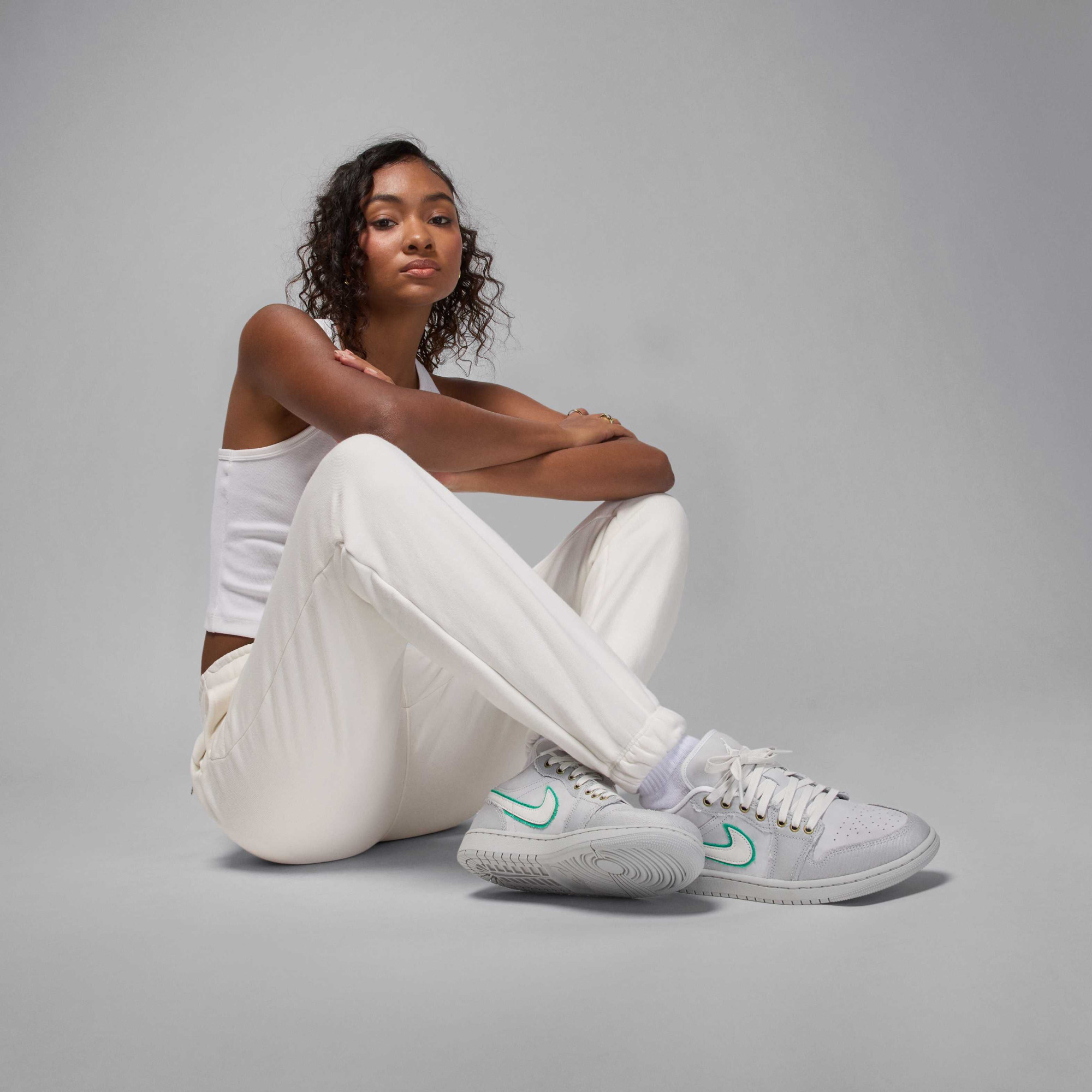 Кросівки WMNS AIR JORDAN 1 LOW SE IH3369-077