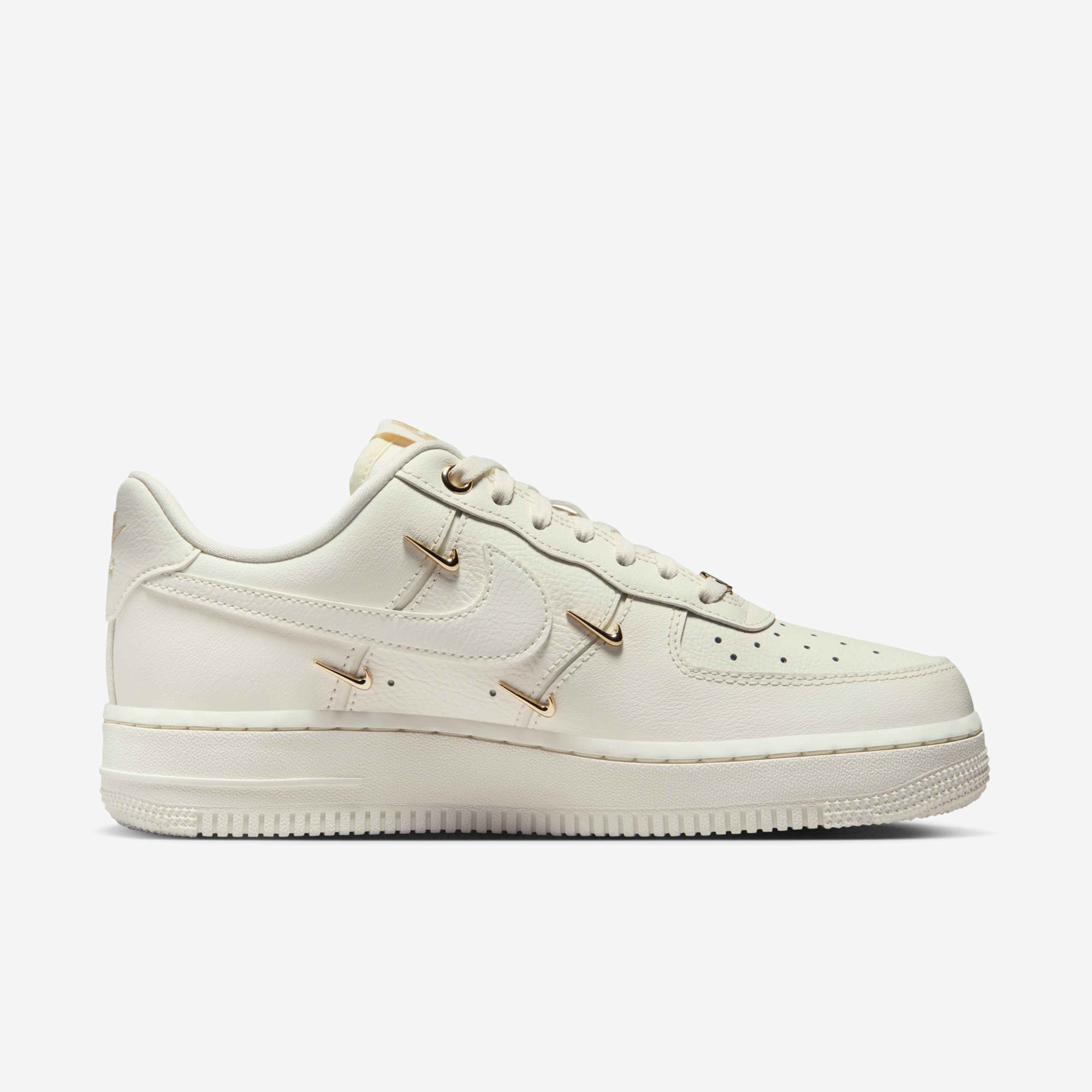 Кросівки Nike WMNS AIR FORCE 1 07 LX FV3654-111