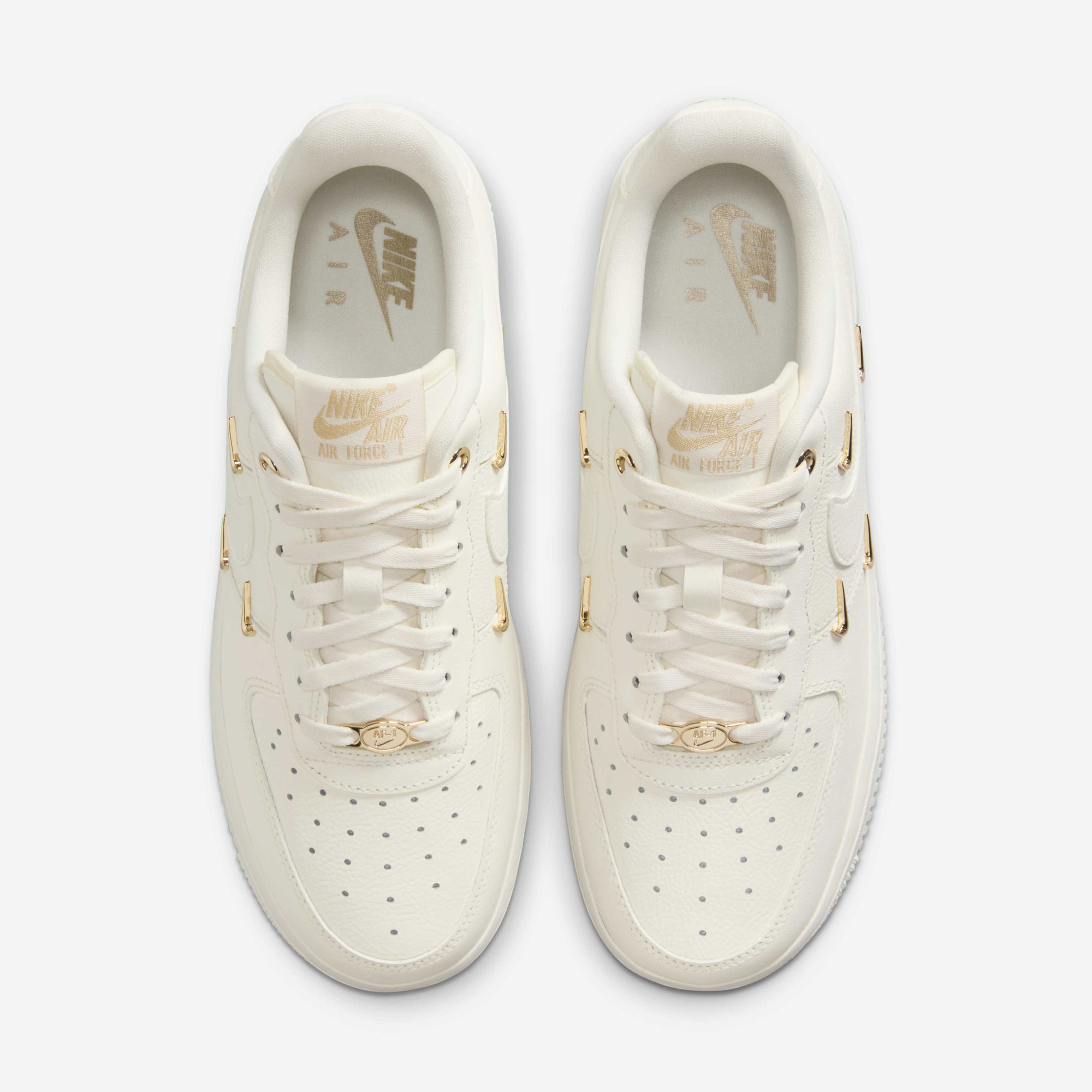 Кросівки Nike WMNS AIR FORCE 1 07 LX FV3654-111