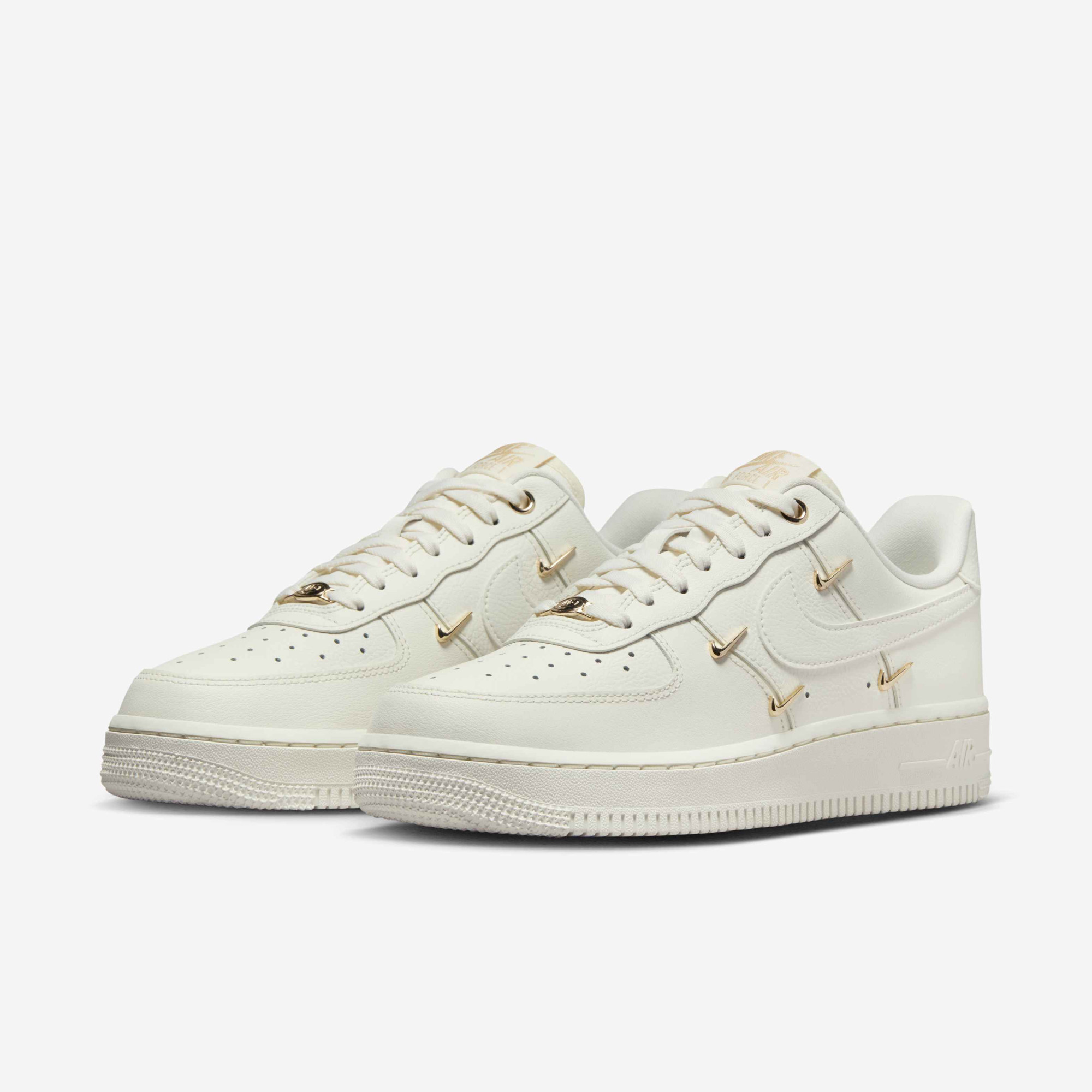 Кросівки Nike WMNS AIR FORCE 1 07 LX FV3654-111