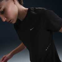 Футболка жіноча Nike Swift Dri-Fit Ss Black HM9698-010