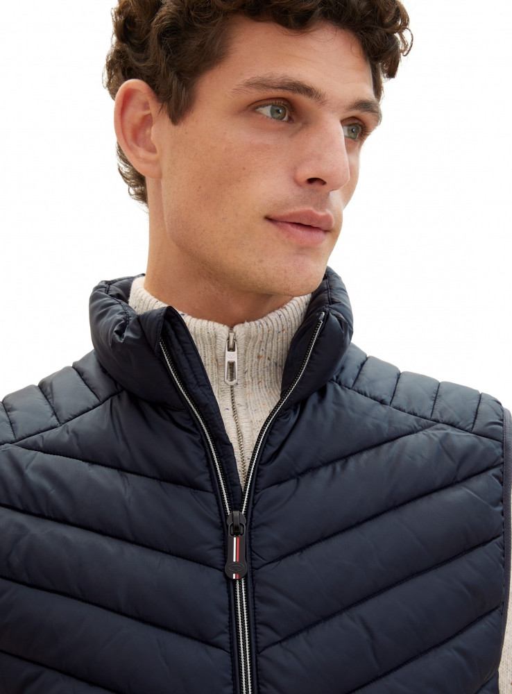 Безрукавка MEN'S LIGHTWEIGHT VEST 1038902-10668 Tom Tailor L Темно-синій 1038902-10668