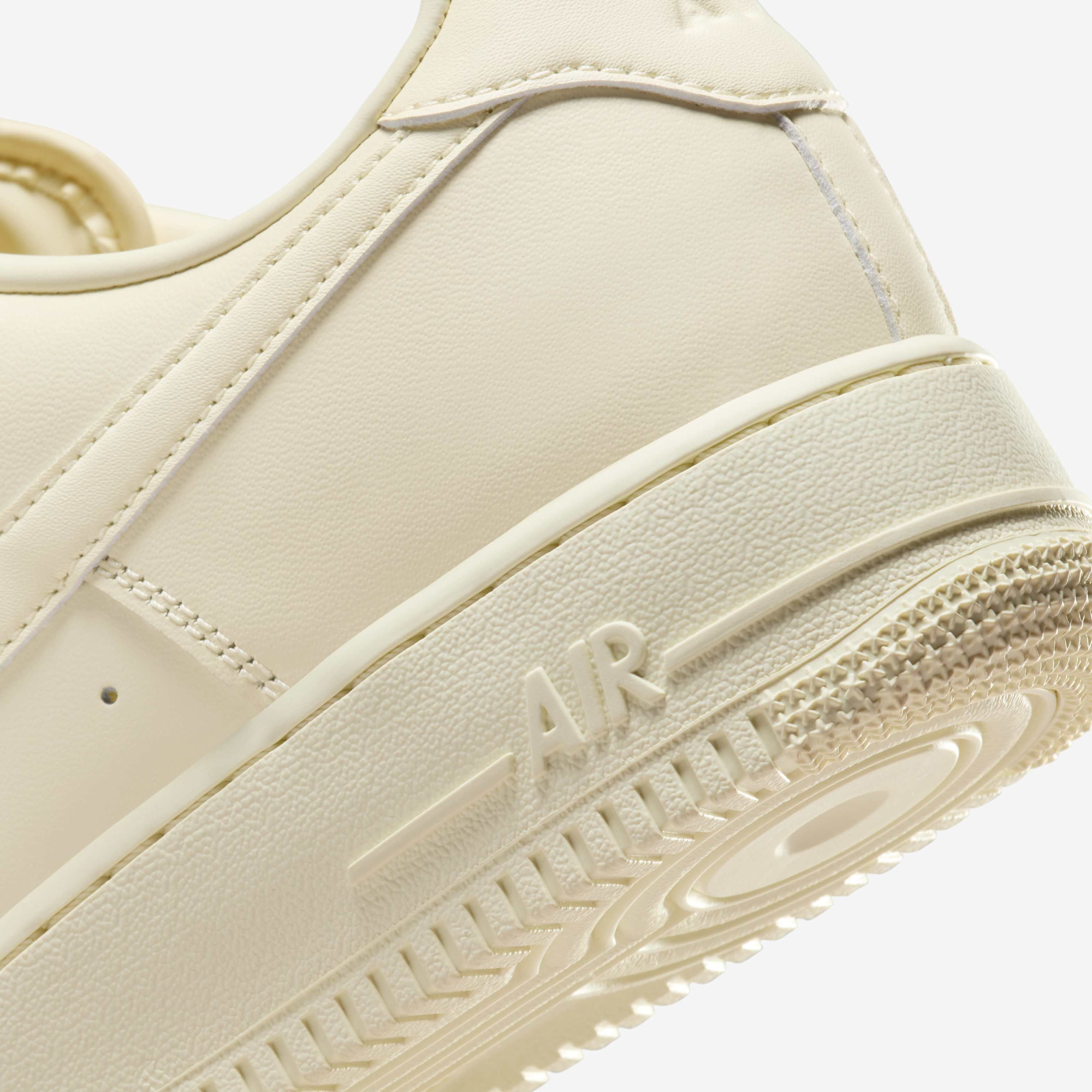 Кросівки чоловічі Nike Air Force 1 07 Fresh Beige DM0211-101