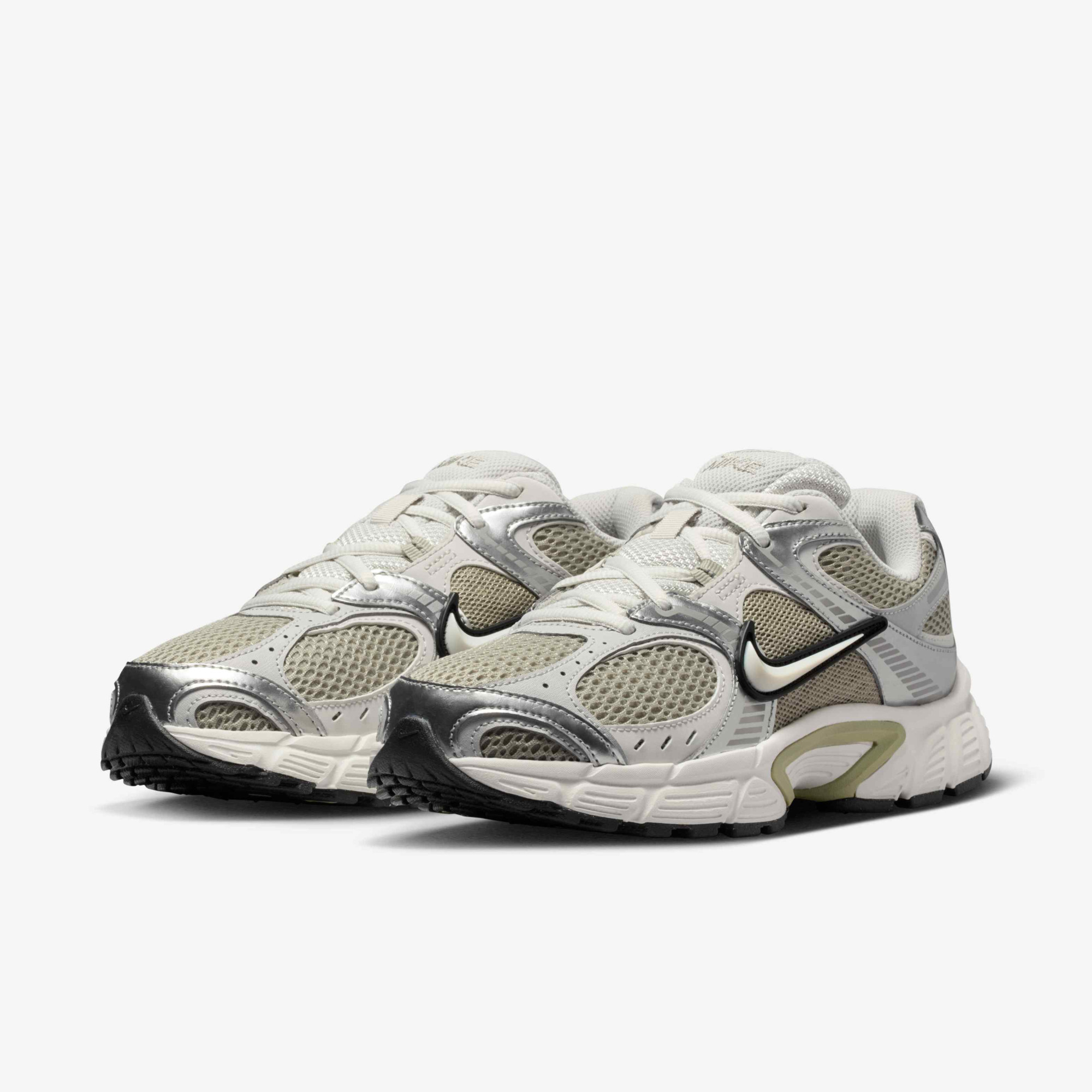 Кросівки Nike W V5 RNR HQ7901-301