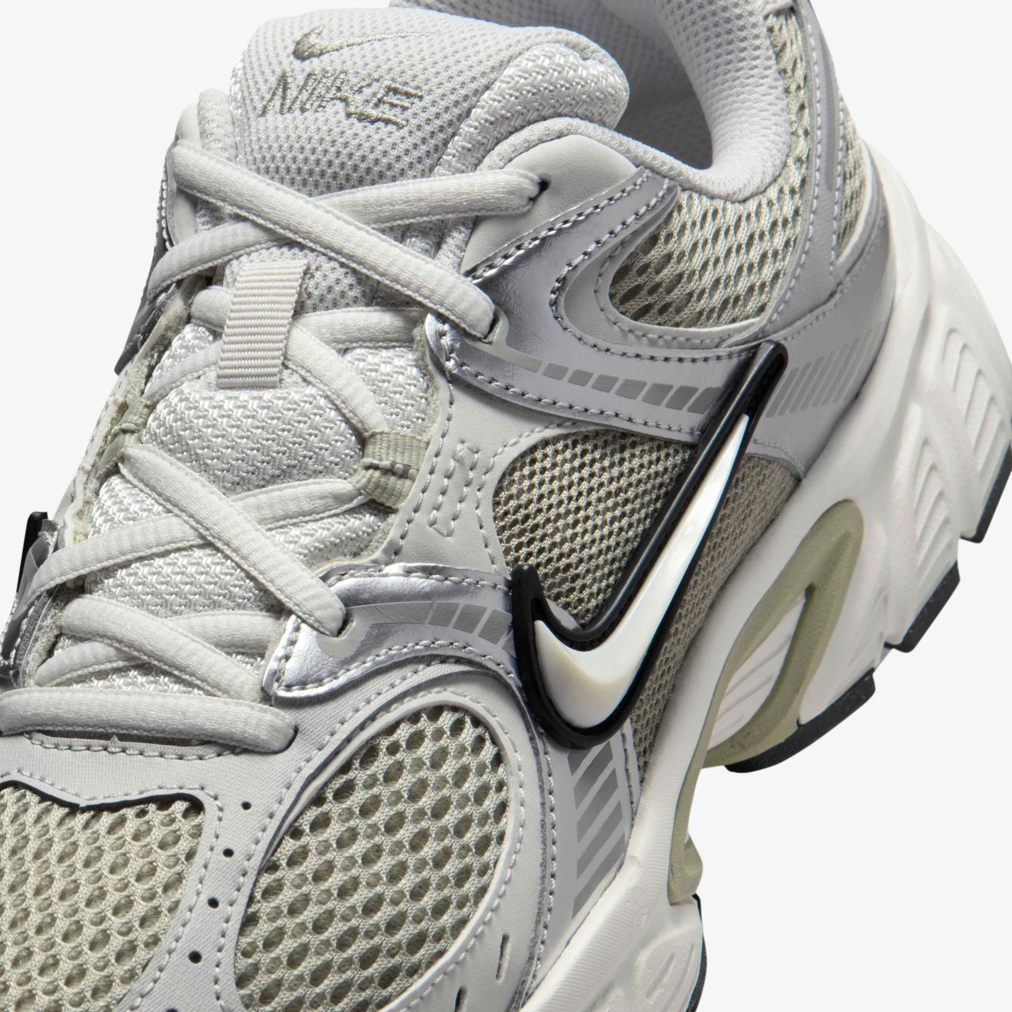 Кросівки Nike W V5 RNR HQ7901-301