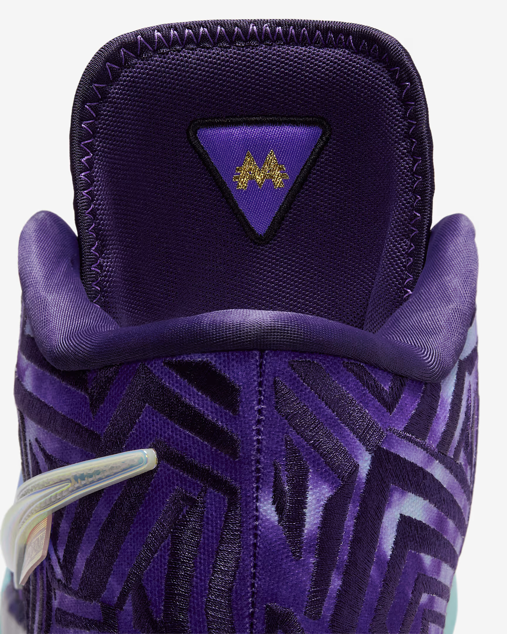 Кросівки Nike LBJ NXXT GENISUS QS IB1272-501
