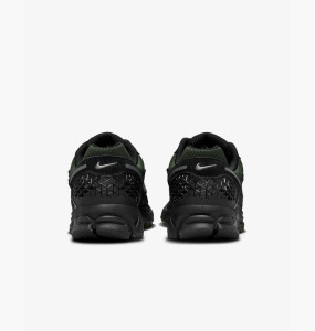 Кросівки Nike ZOOM VOMERO 5 HV2527-001