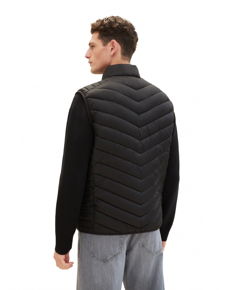 Безрукавка MEN'S LIGHTWEIGHT VEST 1038902-29999 Tom Tailor L Чорний 1038902-29999