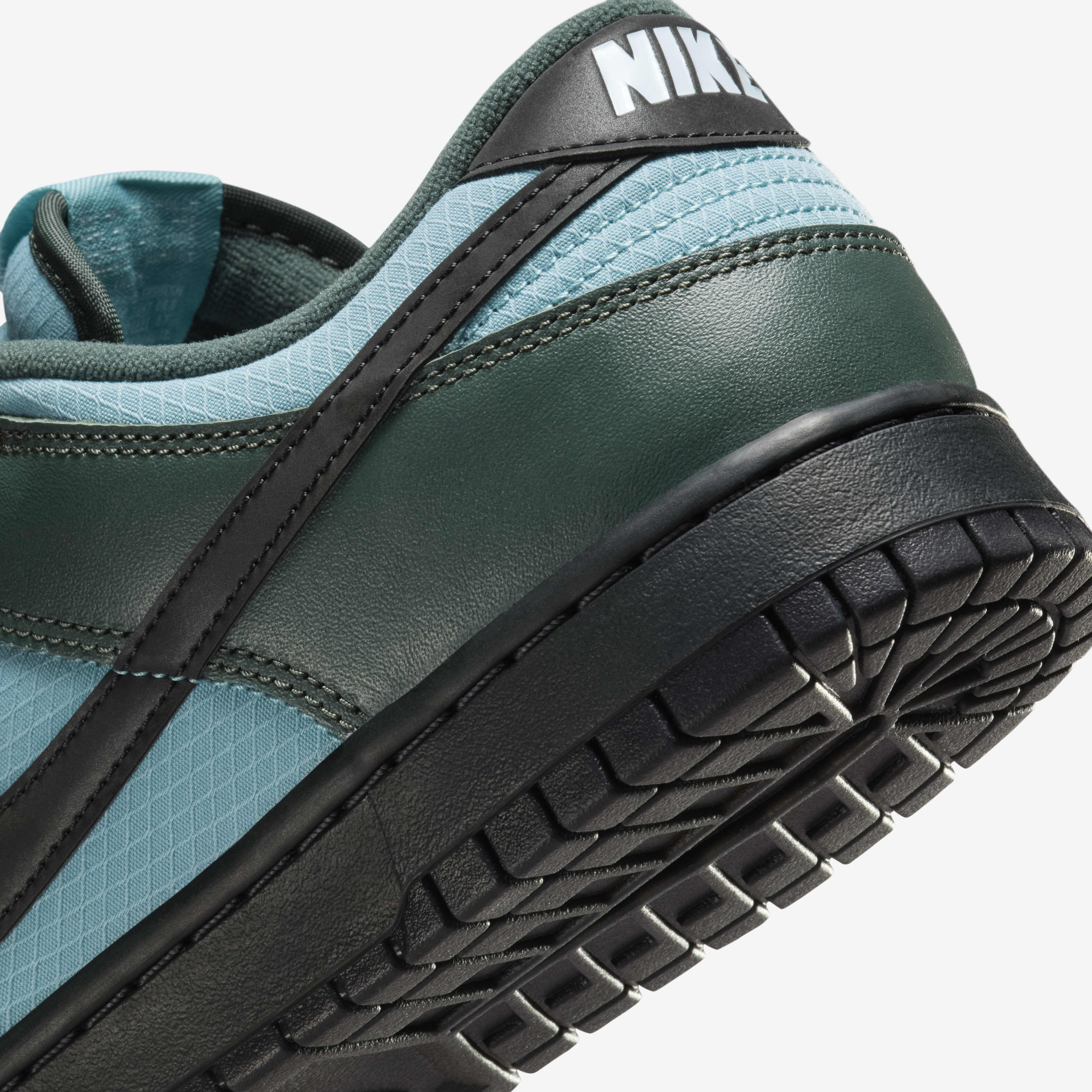 Кросівки чоловічі Nike Dunk Low Retro Se Green/Turquoise FZ3052-300