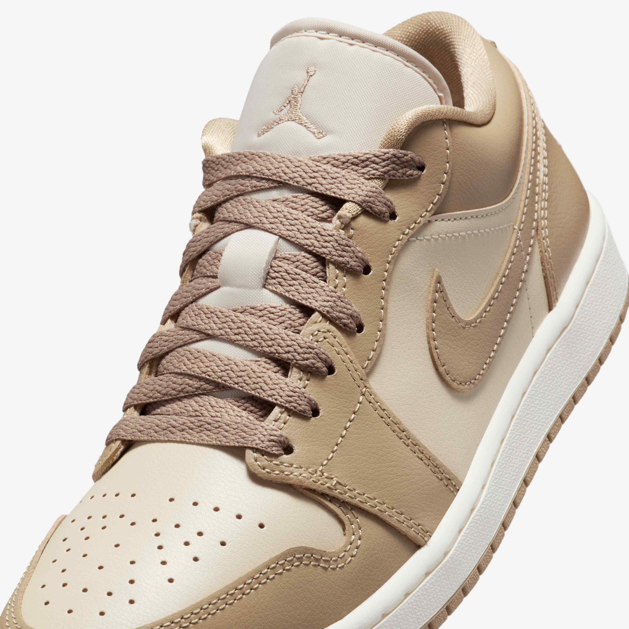 Кросівки Nike AIR JORDAN 1 LOW DC0774-203