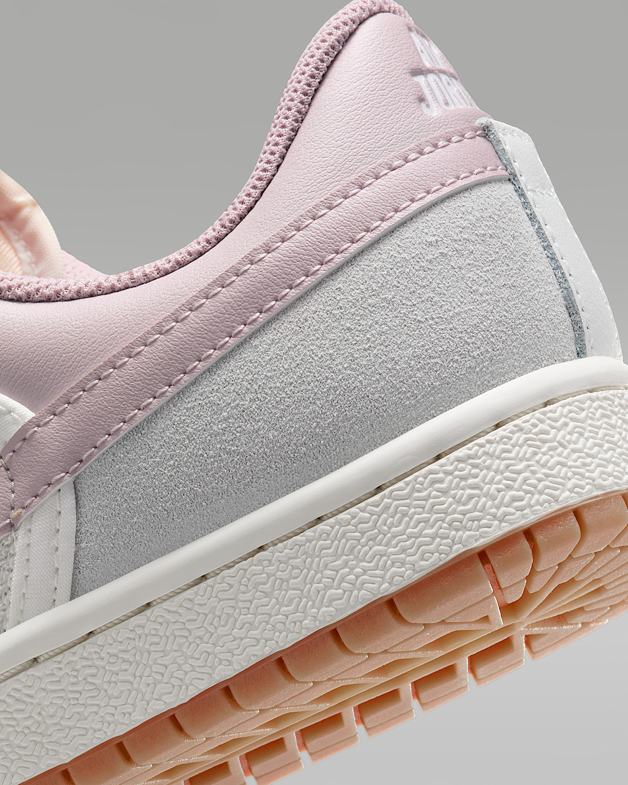 Кросівки Jordan WMNS AIR SKYLINE LOW IQ0704-100