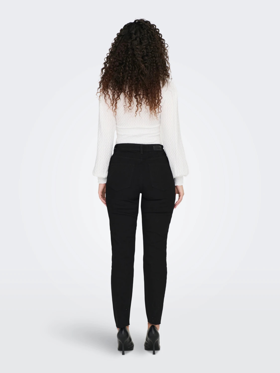 Джинси ONLEMILY HW STR CRP ANK RAW MAE034 NOOS 15219264-Black Denim ONLY 26/32 Чорний 15219264-Black Denim