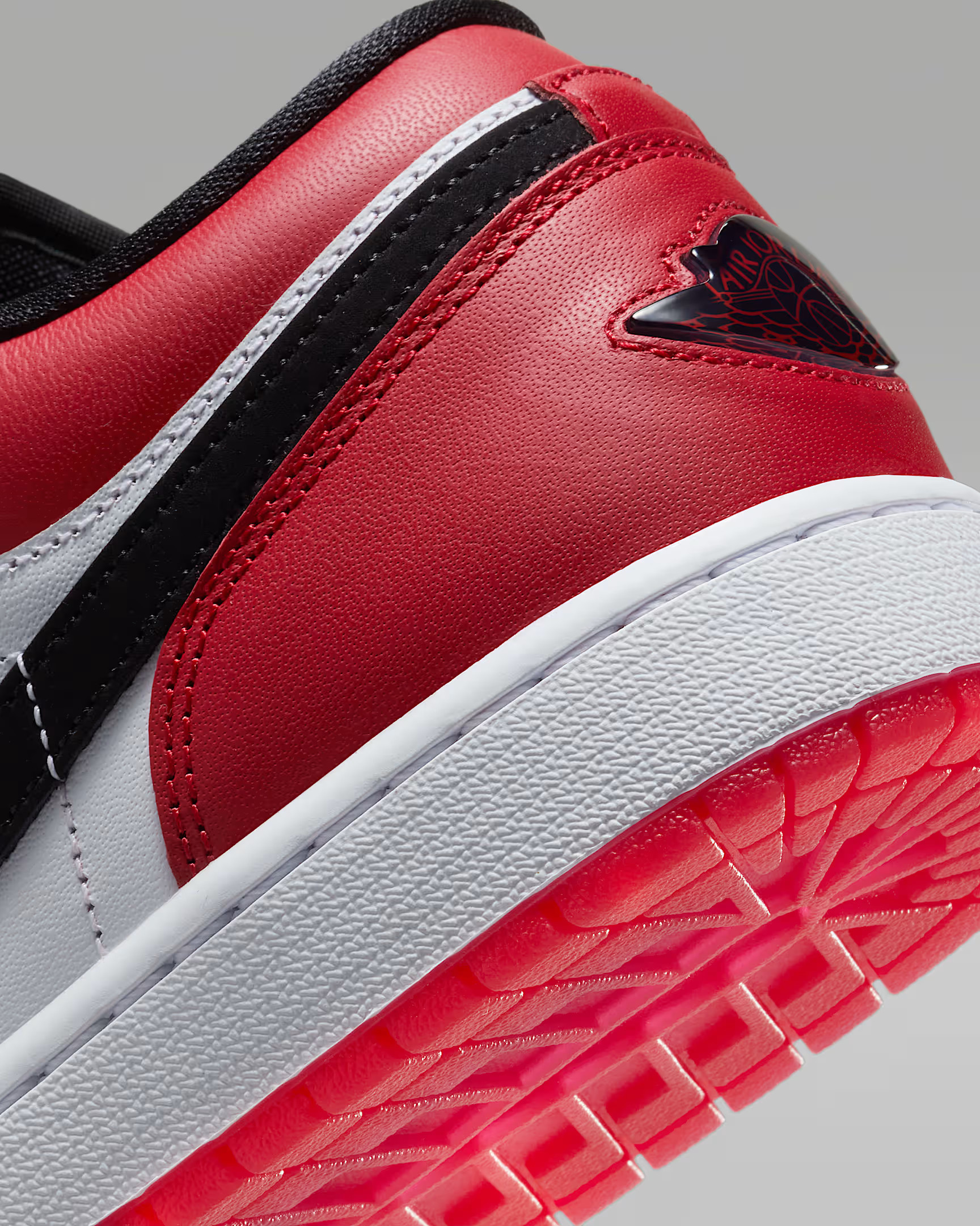 Кросівки Jordan 1 Low SE Black Toe (2025) IB8971-106
