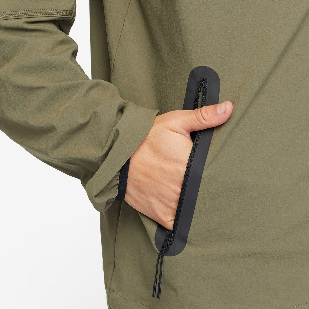 Куртка Nike Tech Woven Full Zip Windrunner HM7151-223