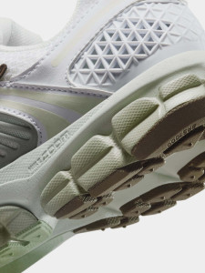 Кросівки жіночі Nike Zoom Vomero 5 (FJ2028-103) FJ2028-103