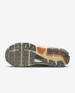 Кросівки Nike ZOOM VOMERO 5 IB7469-030