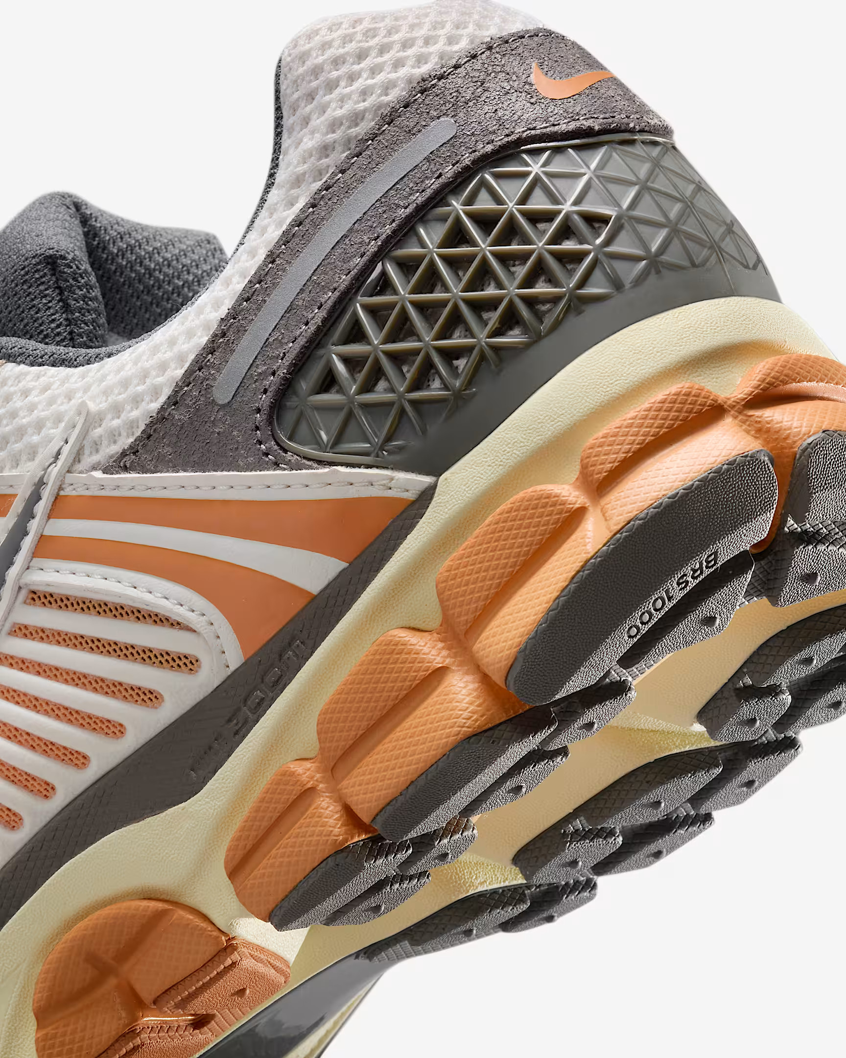 Кросівки Nike ZOOM VOMERO 5 IB7469-030