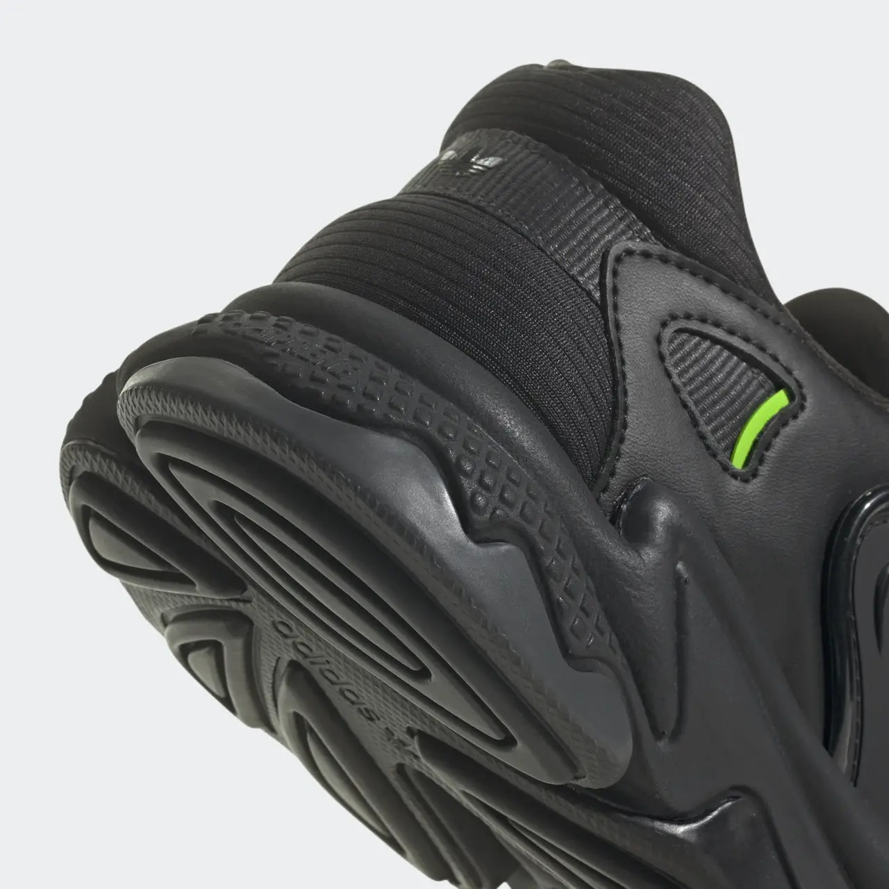 Кросівки Adidas Originals Oztral HP6565