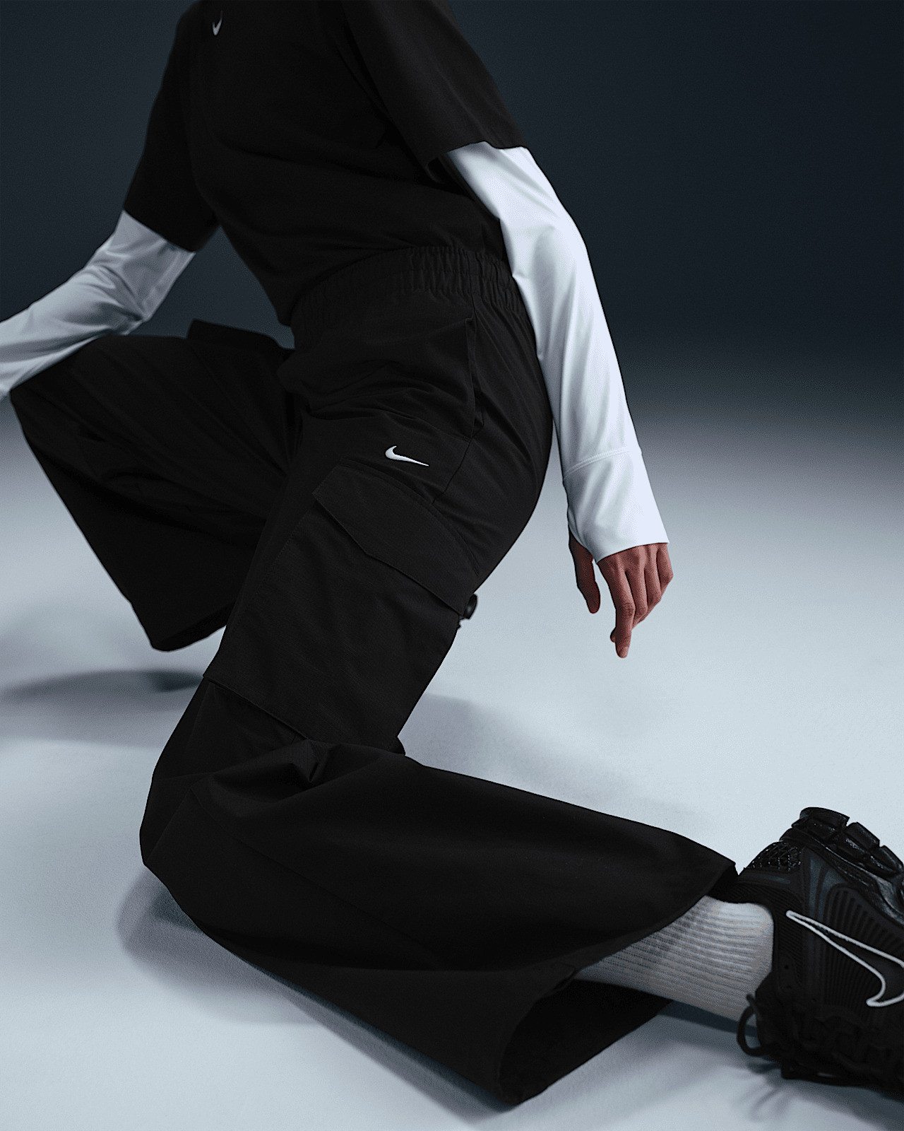 Штани жіночі Nike Sportswear Everything Wovens Black HM6976-010