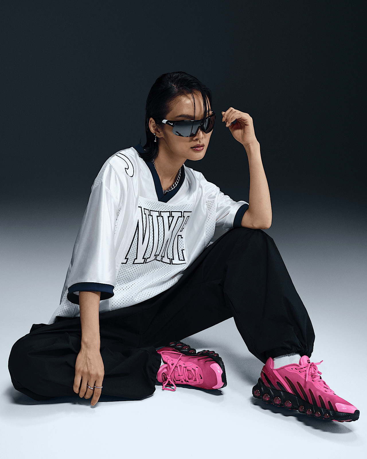 Штани жіночі Nike Sportswear Everything Wovens Black HM6976-010