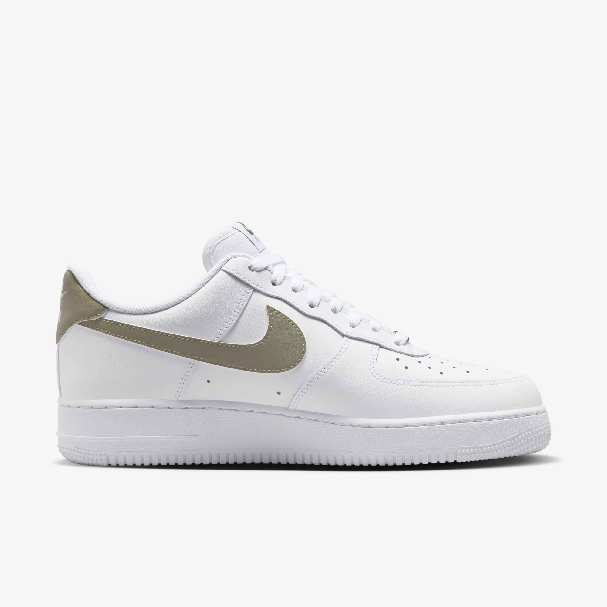 Кросівки чоловічі Nike Air Force 1 07 White FJ4146-116