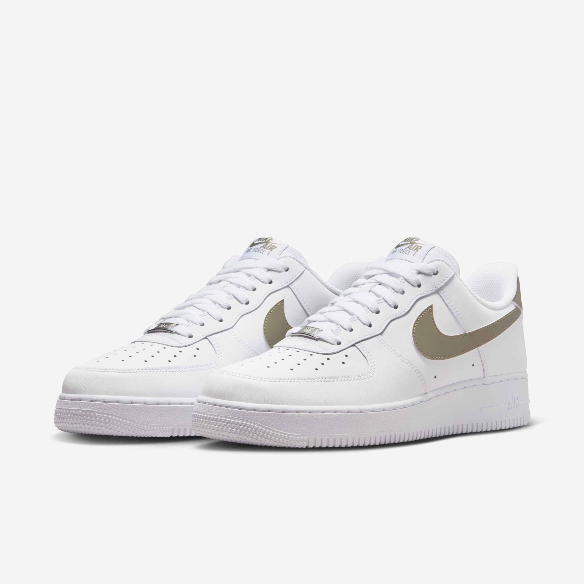 Кросівки чоловічі Nike Air Force 1 07 White FJ4146-116