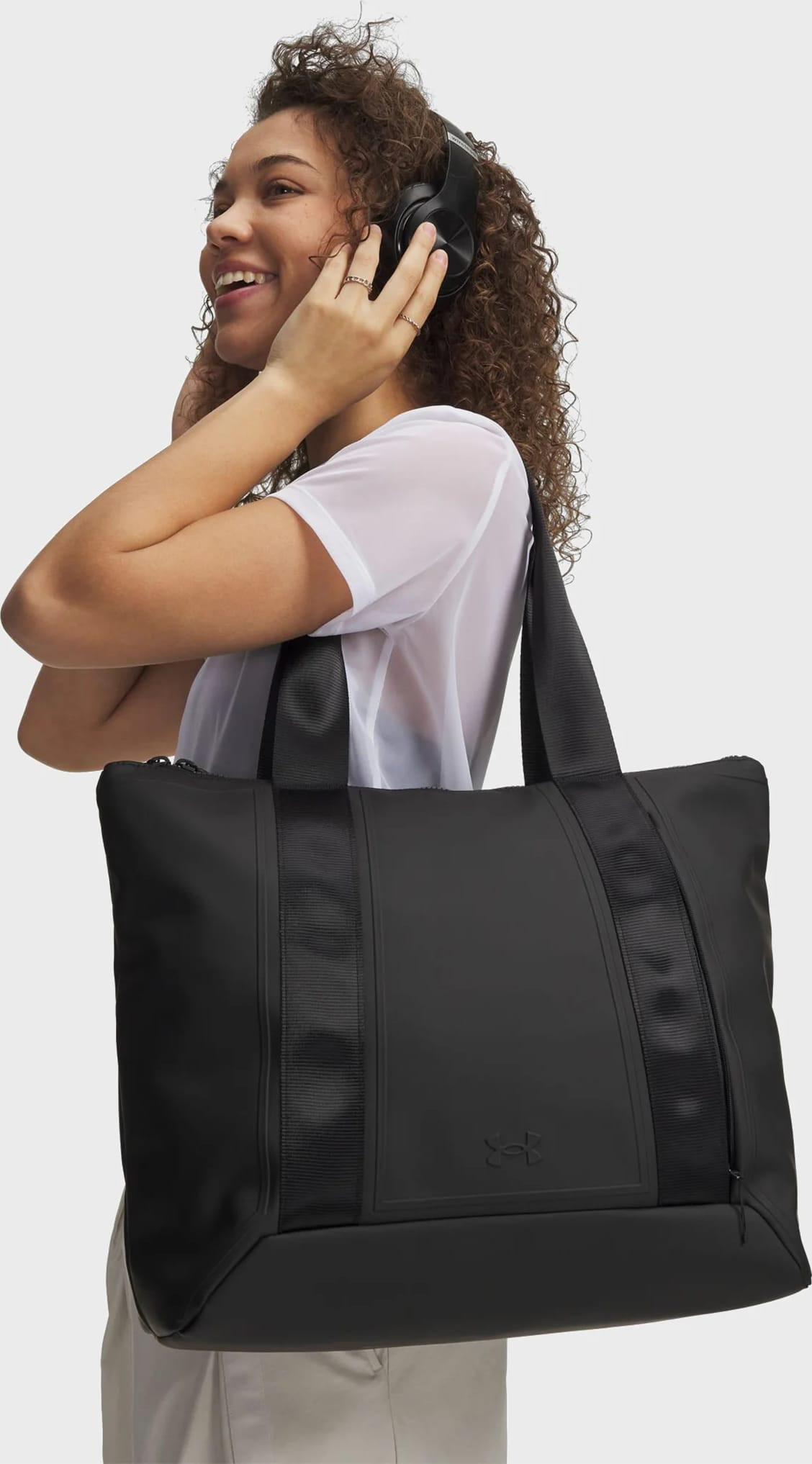 Сумка Under Armour Women's Unstoppable Tote 24L чорний Жін 48 х 37 х 16 см (6009907-001) 6009907-001