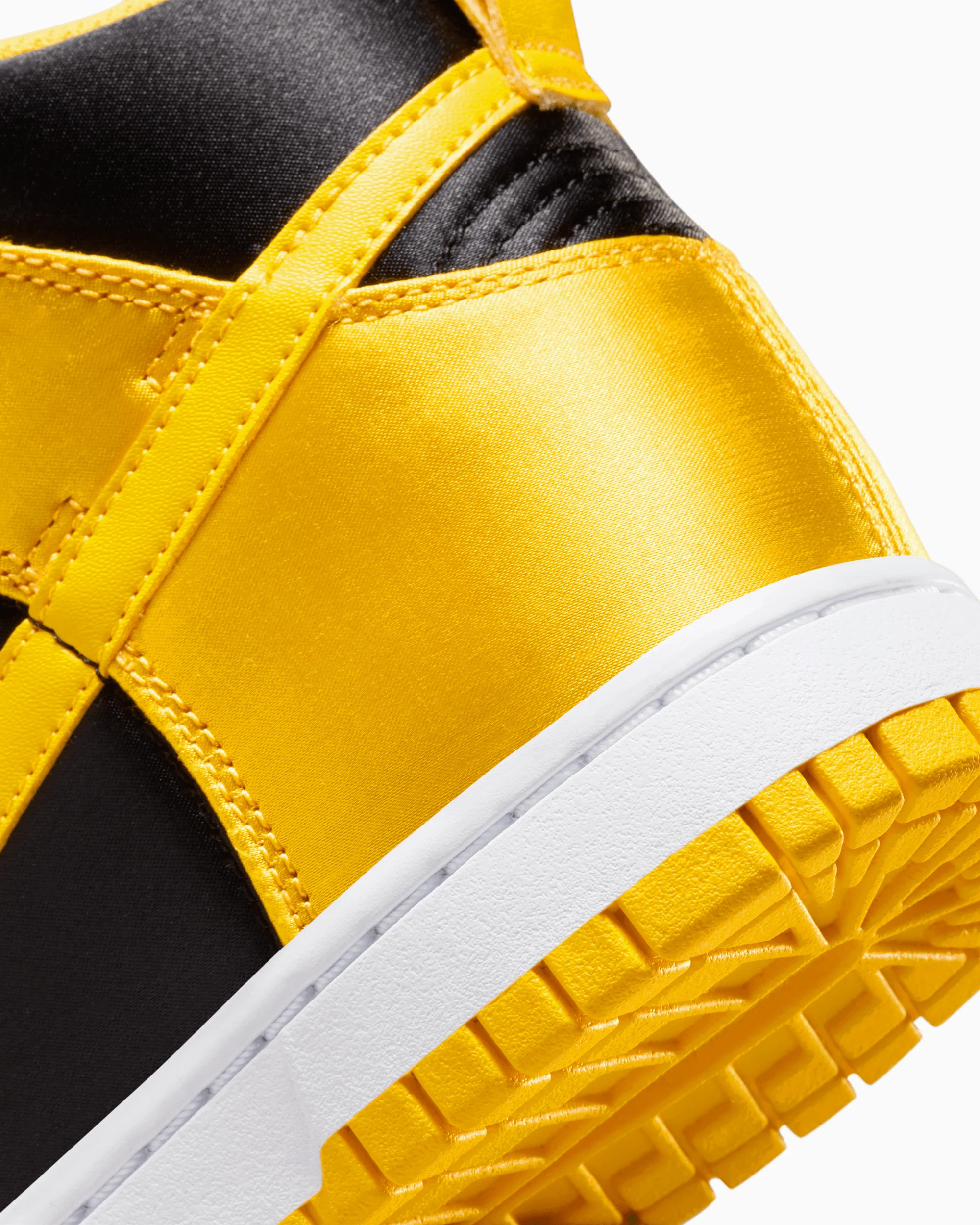 Кросівки жіночі Nike Dunk High Shoes Yellow/Black FN4216-001