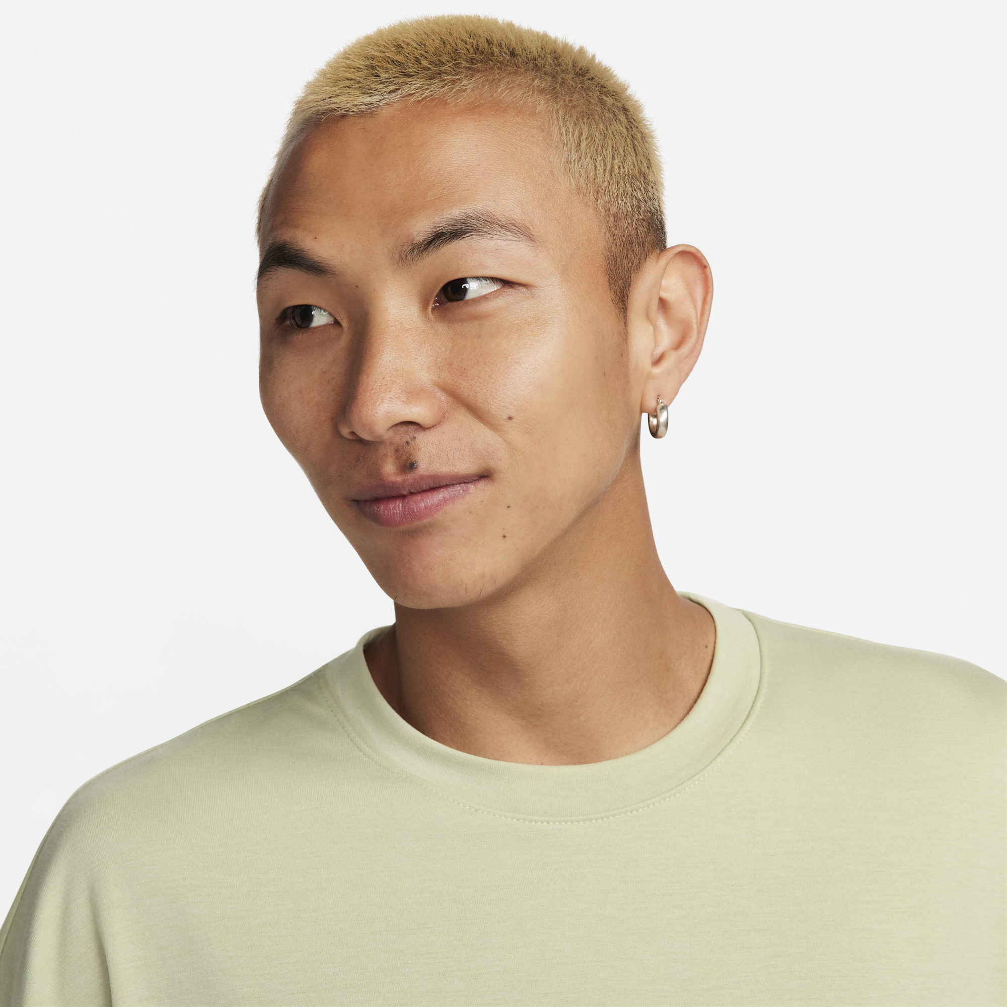 Футболка чоловіча Nike Sportswear Tech Pack Dri-Fit Short-Sleeve Top Green FB7392-371