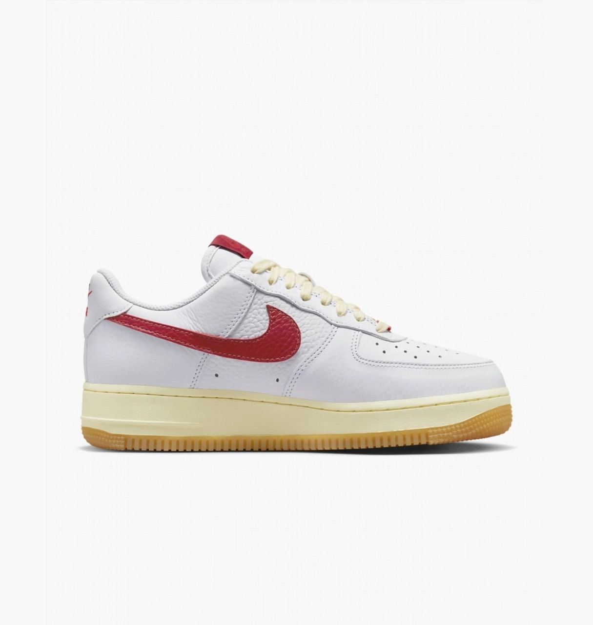 Кросівки Nike WMNS AIR FORCE 1 07 FN3493-100