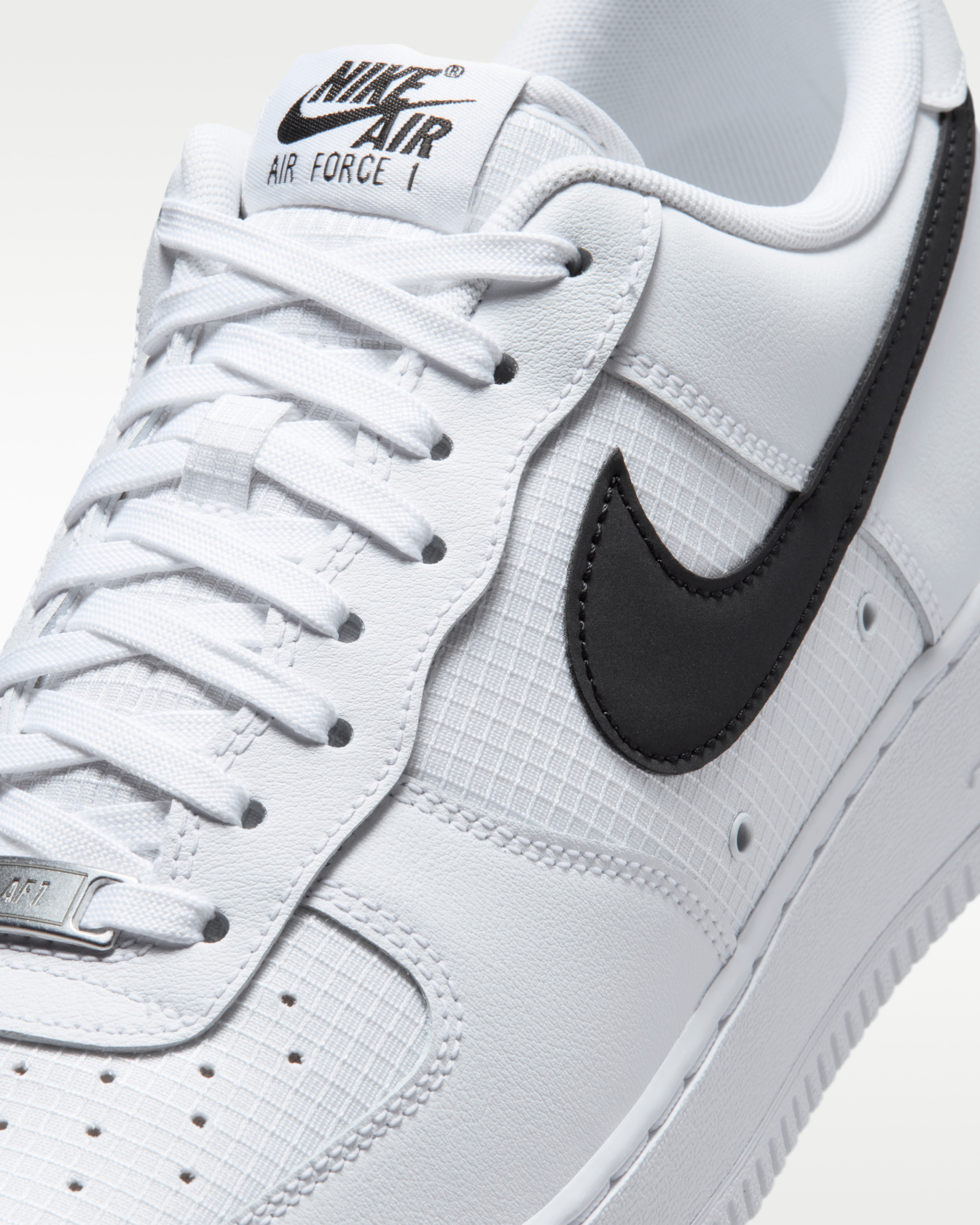 Кросівки Nike AIR FORCE 1 07 LV8 IR0952-100