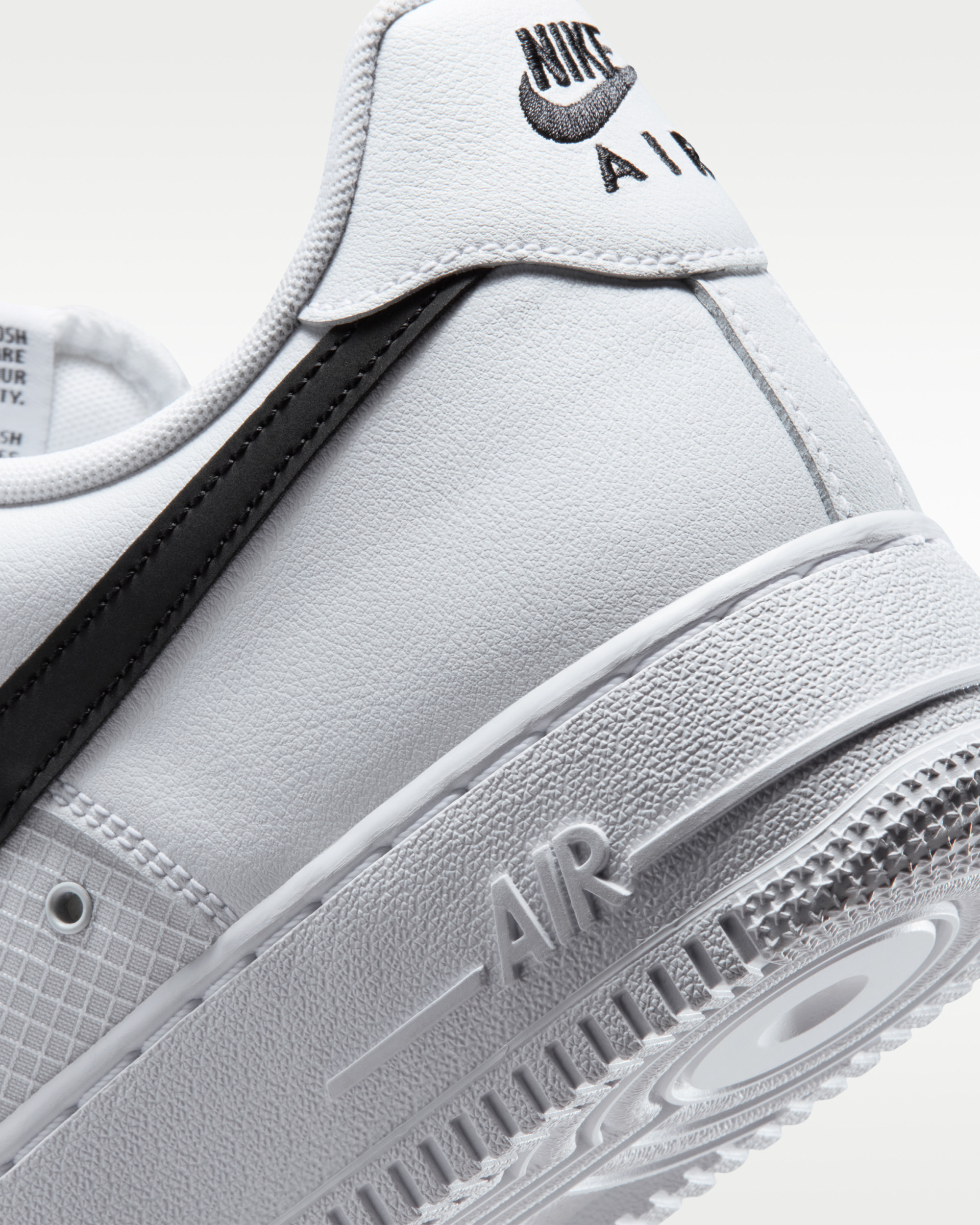 Кросівки Nike AIR FORCE 1 07 LV8 IR0952-100