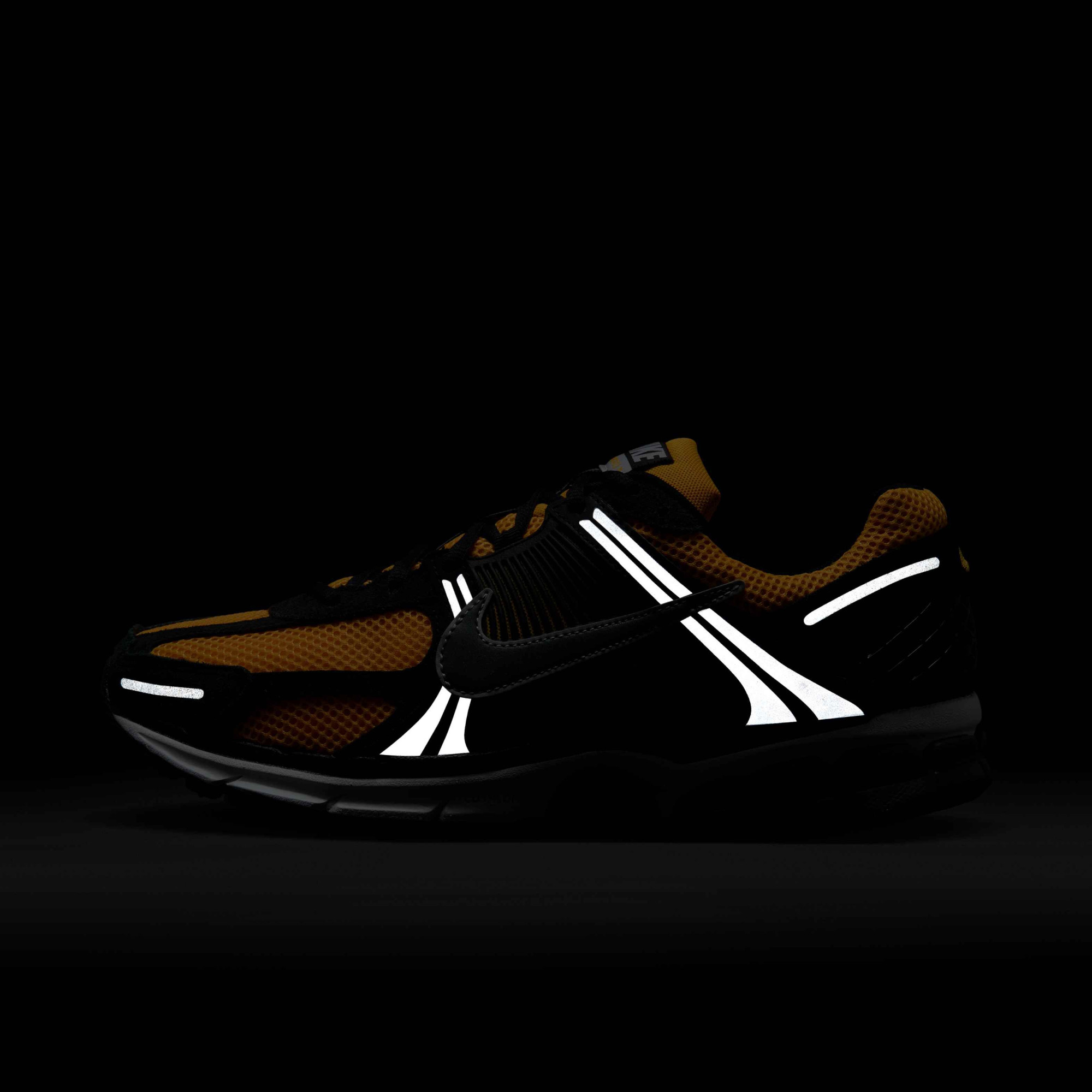 Кросівки чоловічі Nike Zoom Vomero 5 Black/Orange IF6211-700