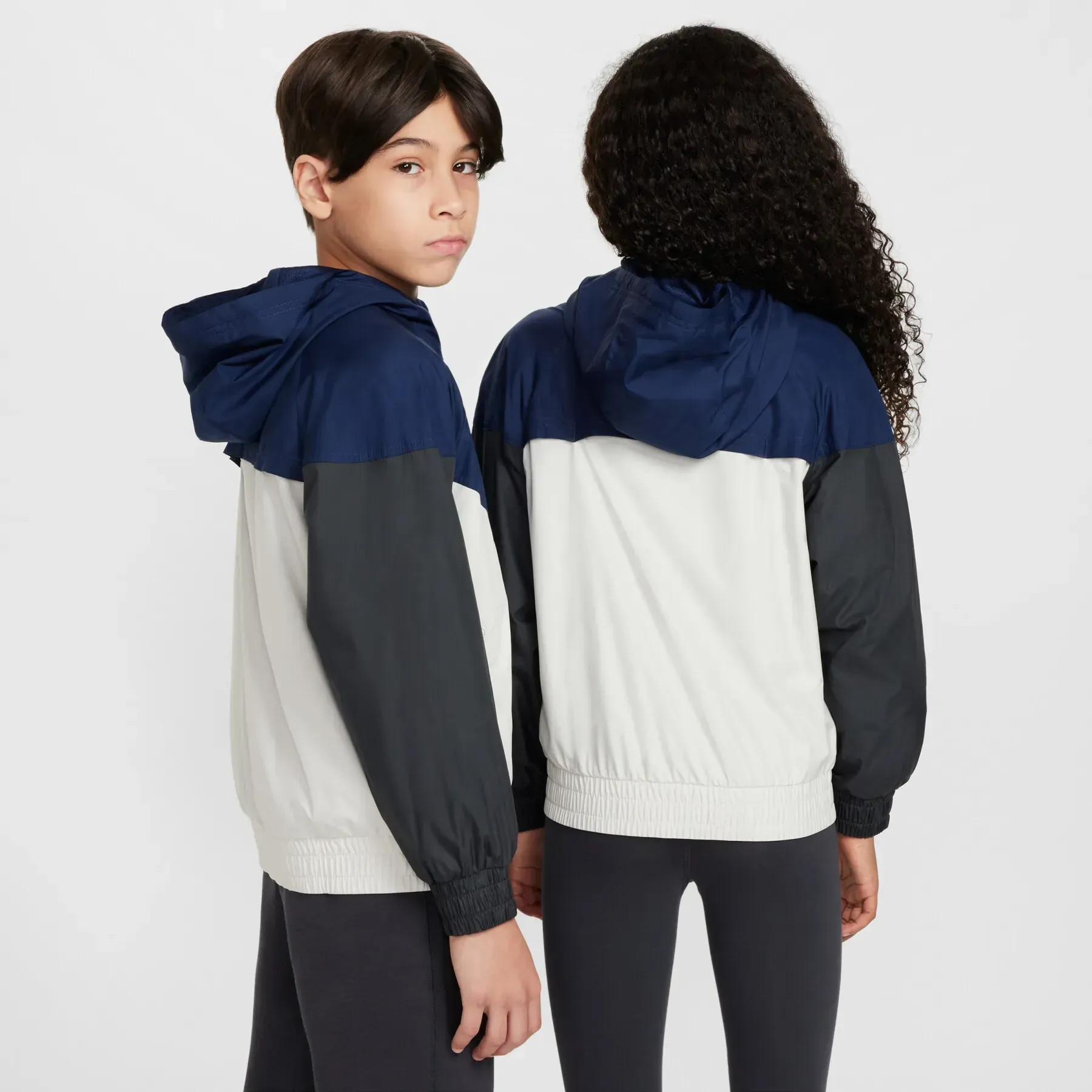 Вітровка Nike Sportswear Windrunner FZ5516-410